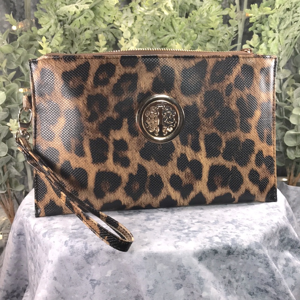 Versona Leopard Print Vinyl Clutch Wristlet Zipper Top Handbag w/Carry Strap